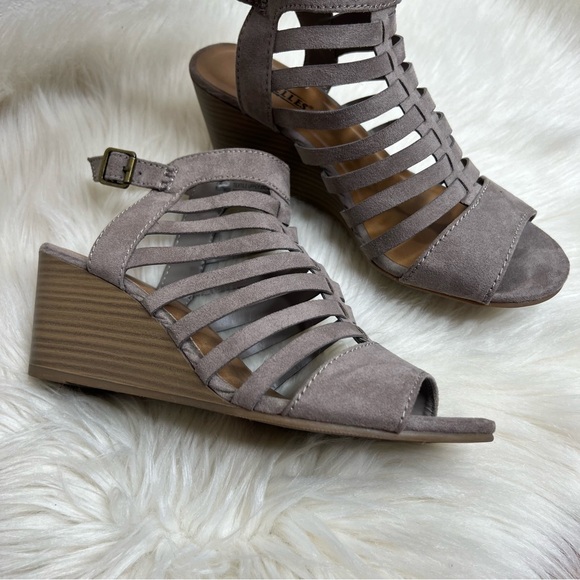 Seychelles Women's Faux Suede Strappy Wedge Sandals - Picture 2 of 9